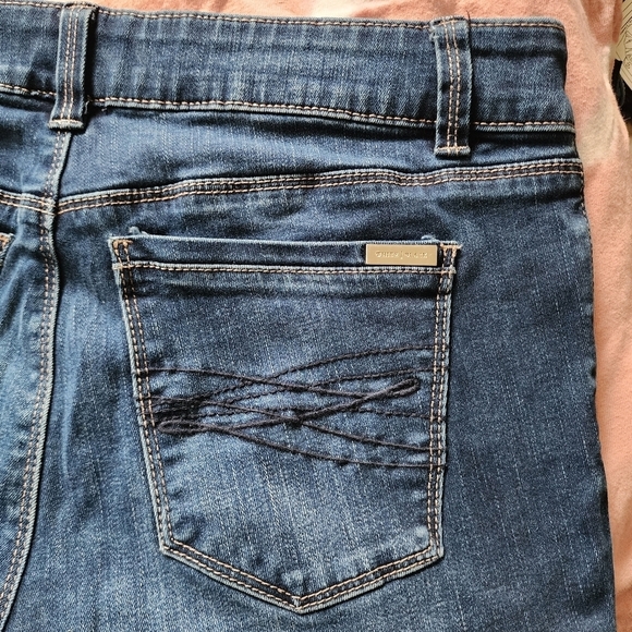 Black House White Market Medium Wash Blue Boot Leg Denim Jeans Women's Size 6 - Picture 4 of 8